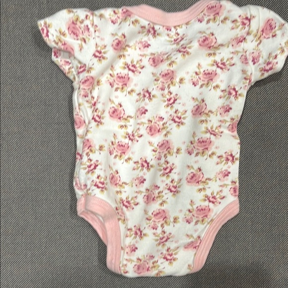Pink Floral Baby Onesie 3-6 Months Preloved - Picture 3 of 3